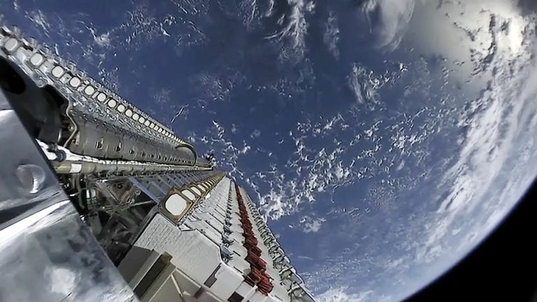 Musk tests SpaceX satellite internet, AirPods Pro, hands on new Microsoft Surface, streaming video market swamped – NZ Tech Podcast 464 — episode artwork